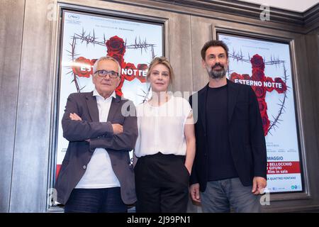 21 maggio 2022, Roma, RM, Italia: Il regista italiano Marco Bellocchio con l'attrice Margherita Buy e l'attore italiano Fabrizio Gifuni al quattro Fontane cinema di Roma (Credit Image: © Matteo Nardone/Pacific Press via ZUMA Press Wire) Foto Stock