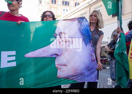 Roma, Italia. 21st maggio 2022. Flashmob a Roma organizzato da Legambiente insieme ad altre associazioni contro il progetto UE Green Taxonomy (Credit Image: © Matteo Nardone/Pacific Press via ZUMA Press Wire) Foto Stock