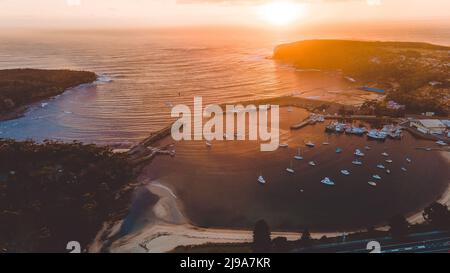 Incredibile alba con le barche al Porto di Ulladulla sulla costa meridionale del NSW, Australia Foto Stock