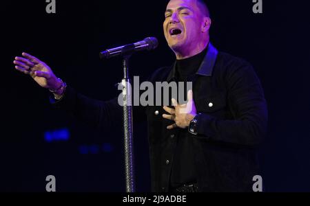 Sunrise, Stati Uniti. 21st maggio 2022. Victor Manuelle si esibisce sul palco durante il .Amor a la Musica presentato da Uforia alla FLA Live Arena sabato 21 maggio 2022 a Sunrise, Florida. Foto di Gary i Rothstein/UPI Credit: UPI/Alamy Live News Foto Stock