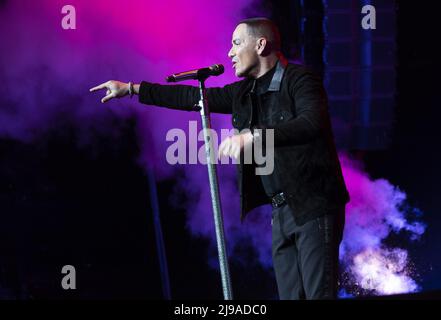 Sunrise, Stati Uniti. 21st maggio 2022. Victor Manuelle si esibisce sul palco durante il .Amor a la Musica presentato da Uforia alla FLA Live Arena sabato 21 maggio 2022 a Sunrise, Florida. Foto di Gary i Rothstein/UPI Credit: UPI/Alamy Live News Foto Stock