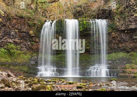 Sgwd yr Eira (cascata della neve), River Hepste, Brecon Beacons National Park, South Wales, Regno Unito Foto Stock