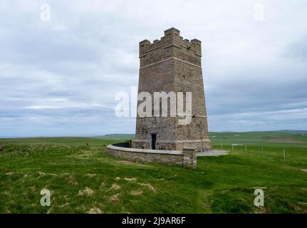 Marwick testa e il memoriale di Kitchener, isole Orcadi Scozia, Regno Unito Foto Stock