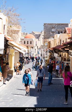 11.04.2022 Rodi, Grecia Vista del mercato nella città vecchia di Mandraki . Foto Stock