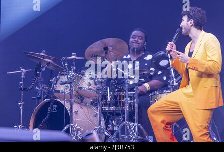 Sunrise, Stati Uniti. 21st maggio 2022. Sebastian Yatra si esibisce sul palco durante l'Amor a la Musica presentato da Uforia alla FLA Live Arena sabato 21 maggio 2022 a Sunrise, Florida. Foto di Gary i Rothstein/UPI Credit: UPI/Alamy Live News Foto Stock