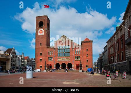 Piazza Beursplein e edificio Beurs van Berlage ad Amsterdam, Paesi Bassi Foto Stock