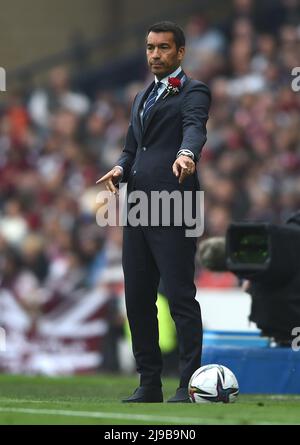 Glasgow, Scozia, 21st maggio 2022. Rangers Manager Giovanni van Bronckhorst durante la partita della Scottish Cup ad Hampden Park, Glasgow. Il credito dell'immagine dovrebbe leggere: Neil Hanna / Sportimage Foto Stock