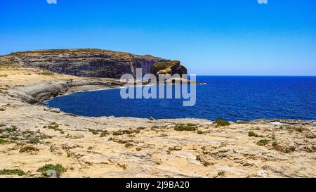 Baia di Dweijra e roccia del Fungo, Gozo. Foto Stock