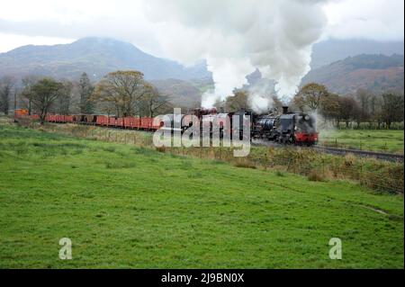 "87" e "138" in doppia direzione nei pressi di Pont Croesor. Foto Stock