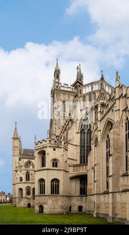 Vista posteriore della Cattedrale di Gloucester, nota anche come la Chiesa Cattedrale di San Pietro e della Santissima e indivisibile Trinità, Gloucestershire, Inghilterra, Regno Unito Foto Stock