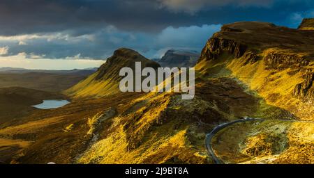 Guardando verso sud lungo la penisola trotternish dal Quiraing all'alba. Foto Stock