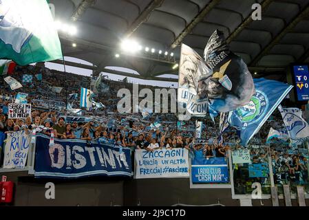 Roma, Italia. 21st maggio 2022. I tifosi del Lazio durante la partita di calcio Lazio vs Verona, allo Stadio Olimpico, a Roma, Italia, il 21 maggio 2022. (Foto di AllShotLive/Sipa USA) Credit: Sipa USA/Alamy Live News Foto Stock