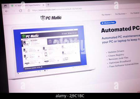 KONSKIE, POLONIA - 21 maggio 2022: Sito www.pcmatic.com visualizzato sullo schermo del laptop Foto Stock