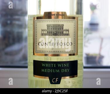 Medio vino bianco secco Conte Fosco. 2021. Foto Stock