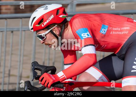 William Truelove della Wales Racing Academy che corre nella gara ciclistica Sportsbreaks Tour Series round five a Clacton on Sea, Essex, Regno Unito. Criterium Foto Stock