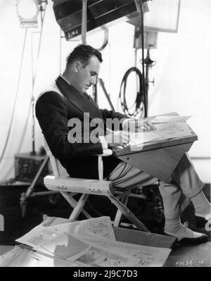 Direttore NORMAN Z. McLeod circa 1933 Ritratto su cartoni animati di disegno Set Pubblicità per Paramount Pictures Foto Stock