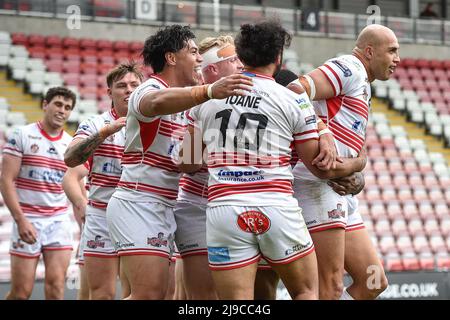 Leigh, Inghilterra - 22nd maggio 2022 - Blake Ferguson di Leigh Centurions festeggia il suo quarto tentativo. Rugby League Betfred Championship Leigh Centurions vs Workington Town al Leigh Sports Village Stadium, Leigh, Regno Unito Dean Williams Foto Stock