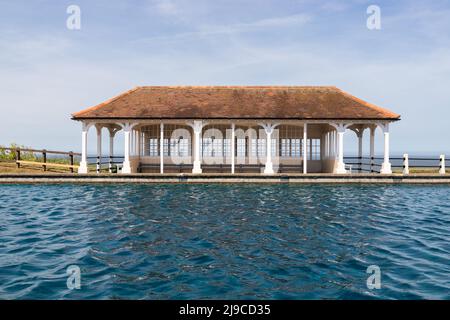 Il lago Prarie Cottage in barca a Sheringham, Norfolk del Nord nel Regno Unito, in una piacevole giornata di primavera Foto Stock