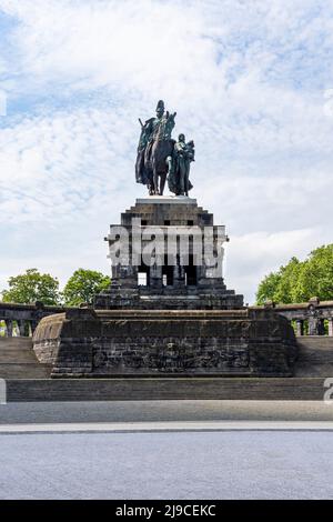 Coblenza, Renania-Palatinato, Germania - 20 maggio 2022: Kaiser Wilhelm Monument, Deutsches Eck. Foto Stock