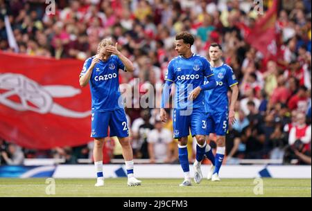 Tom Davies di Everton (a sinistra), DELE Alli (al centro) e Michael Keane appaiono abbattuti dopo aver conceduto un quarto gol durante la partita della Premier League all'Emirates Stadium di Londra. Data foto: Domenica 22 maggio 2022. Foto Stock