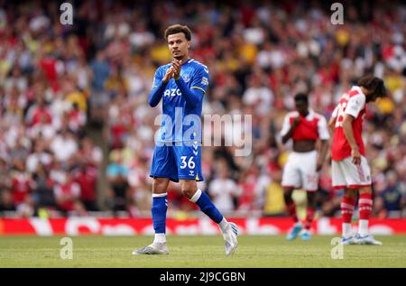 Everton's DELE Alli applaude i fan dopo essere stato sostituito durante la partita della Premier League all'Emirates Stadium di Londra. Data foto: Domenica 22 maggio 2022. Foto Stock