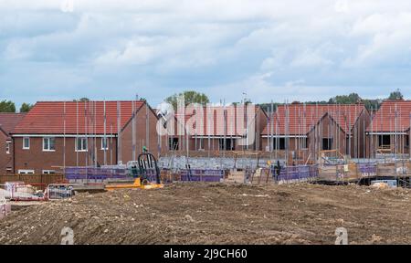 Nuova proprietà abitativa in costruzione - sviluppo abitativo da parte di Harron Homes a Holmewood Derbyshire Foto Stock