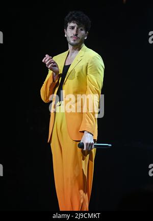 Sunrise FL, Stati Uniti. 21st maggio 2022. Sebastian Yatra si esibisce durante il concerto di Amor la Musica presso la FLA Live Arena il 21 maggio 2022 a Sunrise, Florida. Credit: Mpi04/Media Punch/Alamy Live News Foto Stock