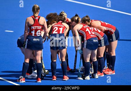 Stratford, Regno Unito. 22nd maggio 2022. Inghilterra V China Womens FIH Pro League. Centro di hockey Lee Valley. Stratford. Il huddle Inghilterra durante l'Inghilterra V Cina Womens FIH Pro League hockey partita. Credit: Sport in immagini/Alamy Live News Foto Stock