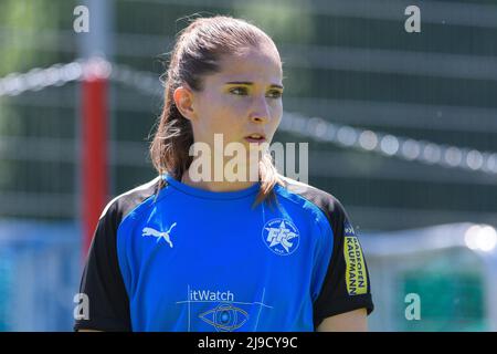 Monaco di Baviera, Germania. 22nd maggio 2022. Lisa Floetzner (13 FFC Wacker München) durante la regionalliga Sued Match tra FFC Wacker Muenchen e FC Forstern a Bezirkssportanlage Untersendling, Monaco di Baviera. Sven Beyrich/SPP Credit: SPP Sport Press Photo. /Alamy Live News Foto Stock