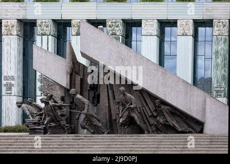 VARSAVIA, POLONIA - 14 MAGGIO 2022: Monumento commemorativo di Varsavia che commemora il sacrificio dei combattenti contro la resistenza nazista nell'estate 1944 durante il WW2 su Pl Foto Stock