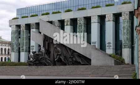 VARSAVIA, POLONIA - 14 MAGGIO 2022: Monumento commemorativo di Varsavia che commemora il sacrificio dei combattenti contro la resistenza nazista nell'estate 1944 durante il WW2 su Pl Foto Stock