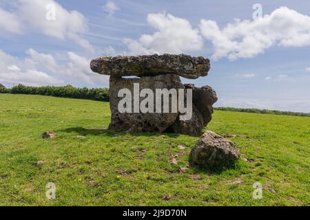 Viste aeree della Camera di sepoltura di St Lythans, vale of Glamorgan, Galles del Sud, Regno Unito. Si prega di credito: Phillip Roberts Foto Stock