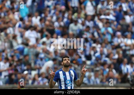 Oeiras, Portogallo. 22nd maggio 2022. Mehdi Taremi del FC Porto festeggia dopo aver segnato un gol durante la partita di calcio finale della Coppa del Portogallo tra il FC Porto e il CD Tondela allo stadio Jamor National di Oeiras, Portogallo, il 22 maggio 2022. (Credit Image: © Pedro Fiuza/ZUMA Press Wire) Credit: ZUMA Press, Inc./Alamy Live News Foto Stock