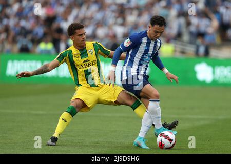 Oeiras, Portogallo. 22nd maggio 2022. Pepe del FC Porto (R ) vies con NetoBorges del CD Tondela durante la partita di calcio finale della Coppa del Portogallo tra il FC Porto e il CD Tondela allo stadio Jamor National di Oeiras, Portogallo, il 22 maggio 2022. (Credit Image: © Pedro Fiuza/ZUMA Press Wire) Credit: ZUMA Press, Inc./Alamy Live News Foto Stock