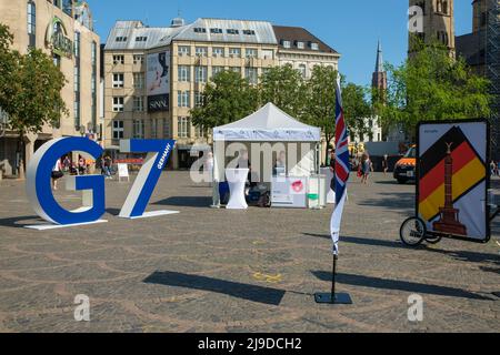 Bonn, Germania - 18 maggio 2022 : uno stand al centro di Bonn che pubblicizza l'incontro dei ministri delle finanze e dei governatori delle banche centrali del G7 Foto Stock