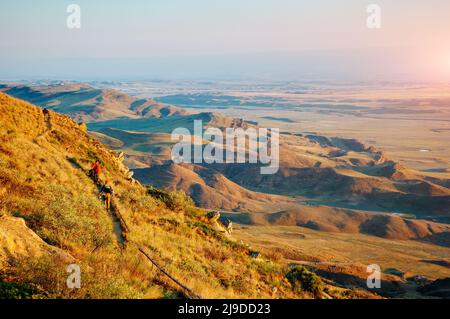 Il terreno di scarto tra la Georgia e l'Azerbaigian. Giornata meravigliosa e scena pittoresca. Ubicazione luogo David Gareja complesso monastero nel Kakheti regi Foto Stock