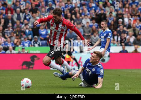 Leicester, Regno Unito. 22nd maggio 2022. Lyanco #4 di Southampton difende la palla da Harvey Barnes #7 di Leicester City a Leicester, Regno Unito il 5/22/2022. (Foto di James Heaton/News Images/Sipa USA) Credit: Sipa USA/Alamy Live News Foto Stock