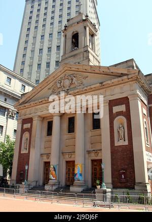 Chiesa di Sant'Andrea al 20 Cardinal Hayes Place, chiesa cattolica romana fondata nel 1842, edificio attuale eretto nel 1939, New York, NY, USA Foto Stock