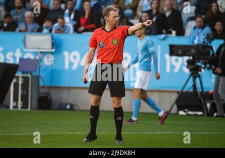 Malmoe, Svezia. 22nd maggio 2022. L'arbitro Fredrik Klitte ha visto durante la partita Allsvenskan tra Malmoe FF e BK Hacken all'Eleda Stadion di Malmoe. (Photo Credit: Gonzales Photo/Alamy Live News Foto Stock