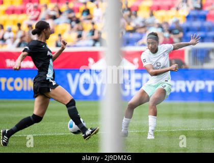 Harrison, Stati Uniti d'America. 22nd maggio 2022. Jess McDonalds (#14 Racing FC) durante la partita della National Womens Soccer League tra NJ/NY Gotham FC e il Racing Louisville FC alla RedBull Arena di Harrison, NJ Georgia Soares/SPP Credit: SPP Sport Press Photo. /Alamy Live News Foto Stock