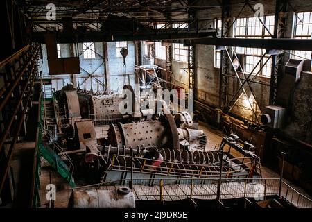 Vecchio impianto di lavorazione mineraria. Trattamento di orificatura con classificatori. Foto Stock