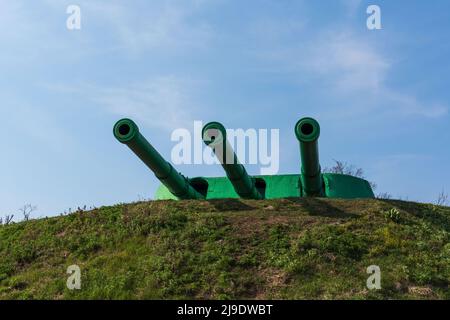 Voroshilov batteria - nave torre pistole sull'isola russa. Foto di alta qualità Foto Stock