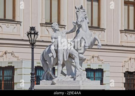 Statue in pietra nei giardini del Belvedere a Vienna, Austria Foto Stock