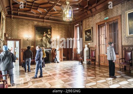 Alupka, Crimea - 19 marzo 2021: Grande vestibolo nel Palazzo di Vorontsov Foto Stock