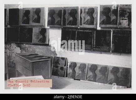 Studio di stampa su serigrafia dell'artista, manichino in stile Art Deco / Art Nouveau, dipinti, arredi dipinti a mano Foto Stock