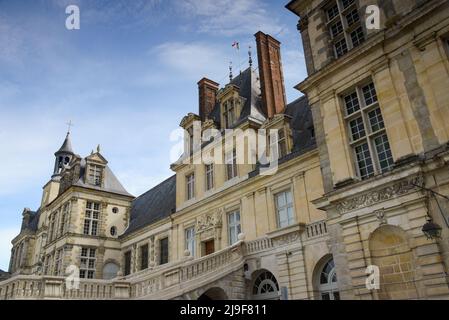 Vista sul castello di Fontainebleau che apparteneva al patrimonio mondiale dell'UNESCO Foto Stock