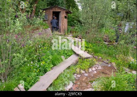 Royal Hospital, Chelsea, Londra, Regno Unito. 23 maggio 2022. Lo spettacolo dei fiori di RHS Chelsea riapre alla stampa nella sua normale fascia d’inizio estate che si apre dal 24-28 maggio. Immagine: Rewilding Britain Show Garden. Credit: Malcolm Park/Alamy Live News. Foto Stock