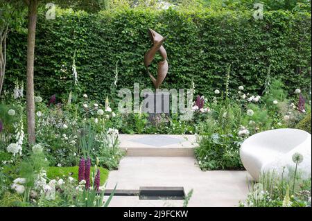 Royal Hospital, Chelsea, Londra, Regno Unito. 23 maggio 2022. Lo spettacolo dei fiori di RHS Chelsea riapre alla stampa nella sua normale fascia d’inizio estate che si apre dal 24-28 maggio. Immagine: Il Giardino Perenne con Amore. Credit: Malcolm Park/Alamy Live News. Foto Stock