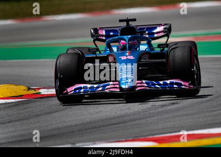 Fernando Alonso guida la sua Alpine A522 durante la terza prova davanti al Gran Premio di Spagna F1 al Circuit de Barcelona-Catalunya il 21 maggio 2022 a Barcellona, Spagna. Foto: SIU Wu. Foto Stock