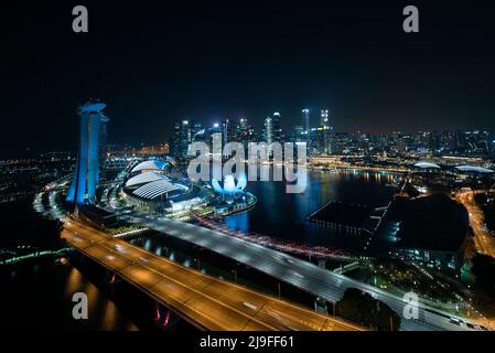 Singapore Maggio 22nd 2022 - paesaggio urbano del quartiere finanziario di Singapore di notte Foto Stock